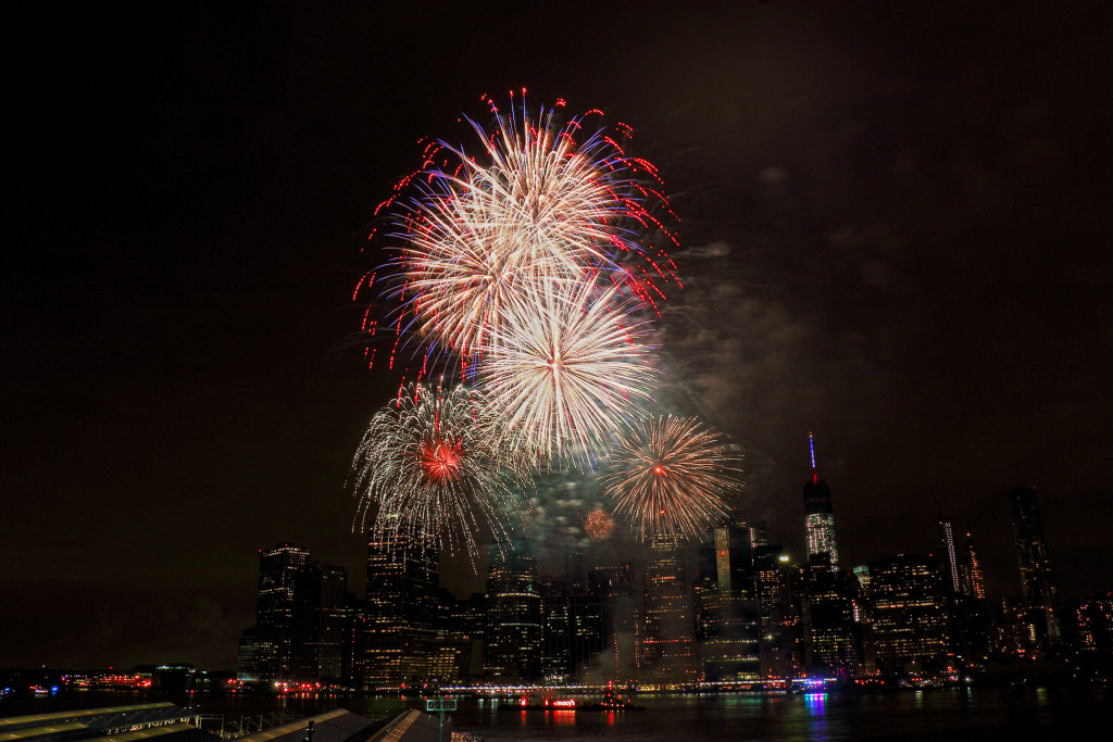 Macy's NYC FIreworks 2015 ©Shayne Hanley