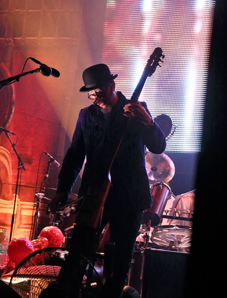 Les Claypool, quite possibly our generations best bassist 