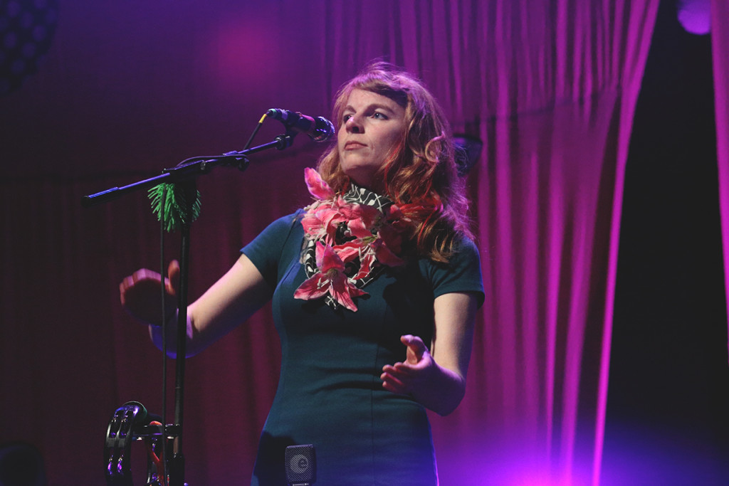 tUnE-yArDs