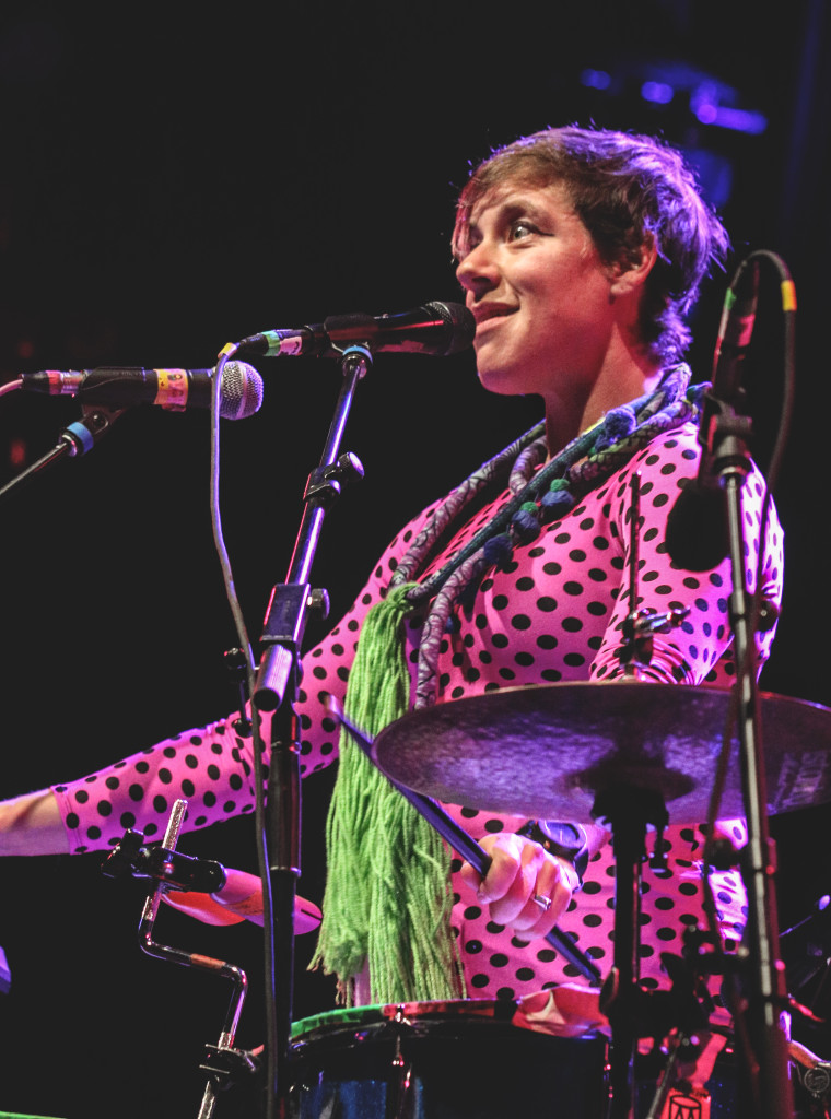 tUnE-yArDs